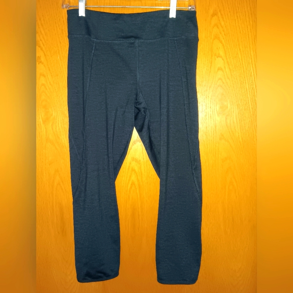 Women's size medium,  Forever 21 capri leggings
